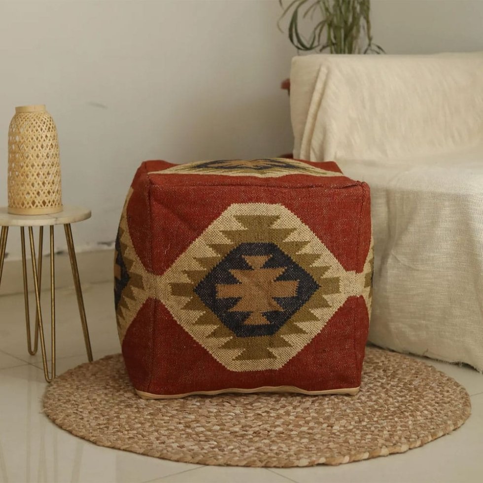 Pouf tribal en kilim rouille