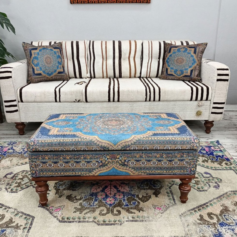 Table basse ottomane en kilim turc bleu avec rangement