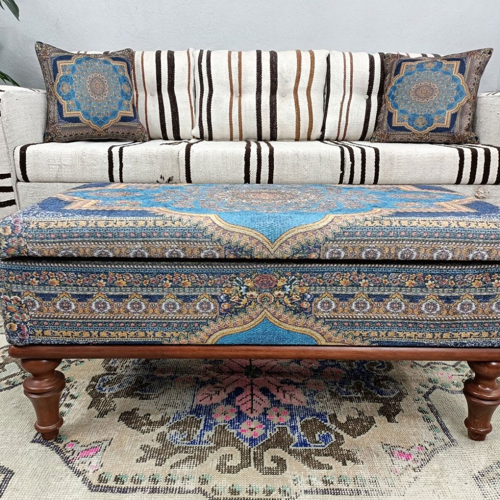 Table basse ottomane en kilim turc bleu avec rangement
