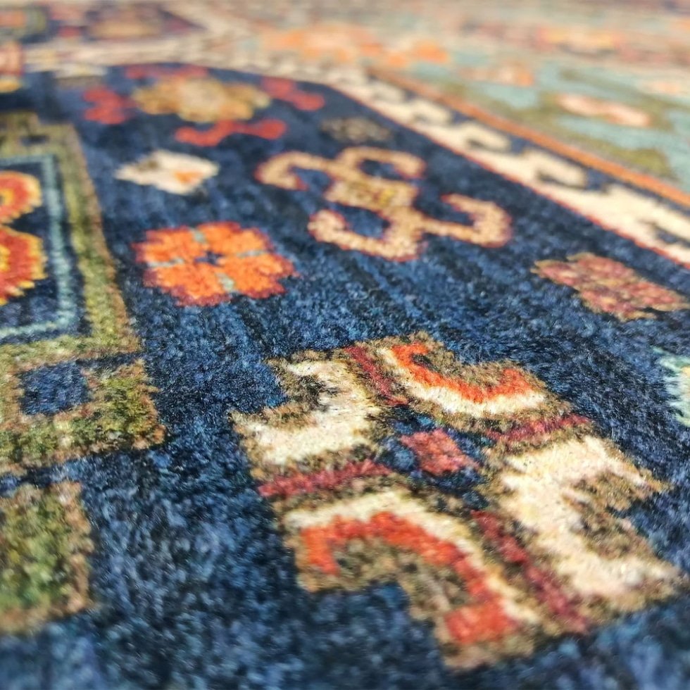 Table basse ottomane en kilim turc bleu et beige