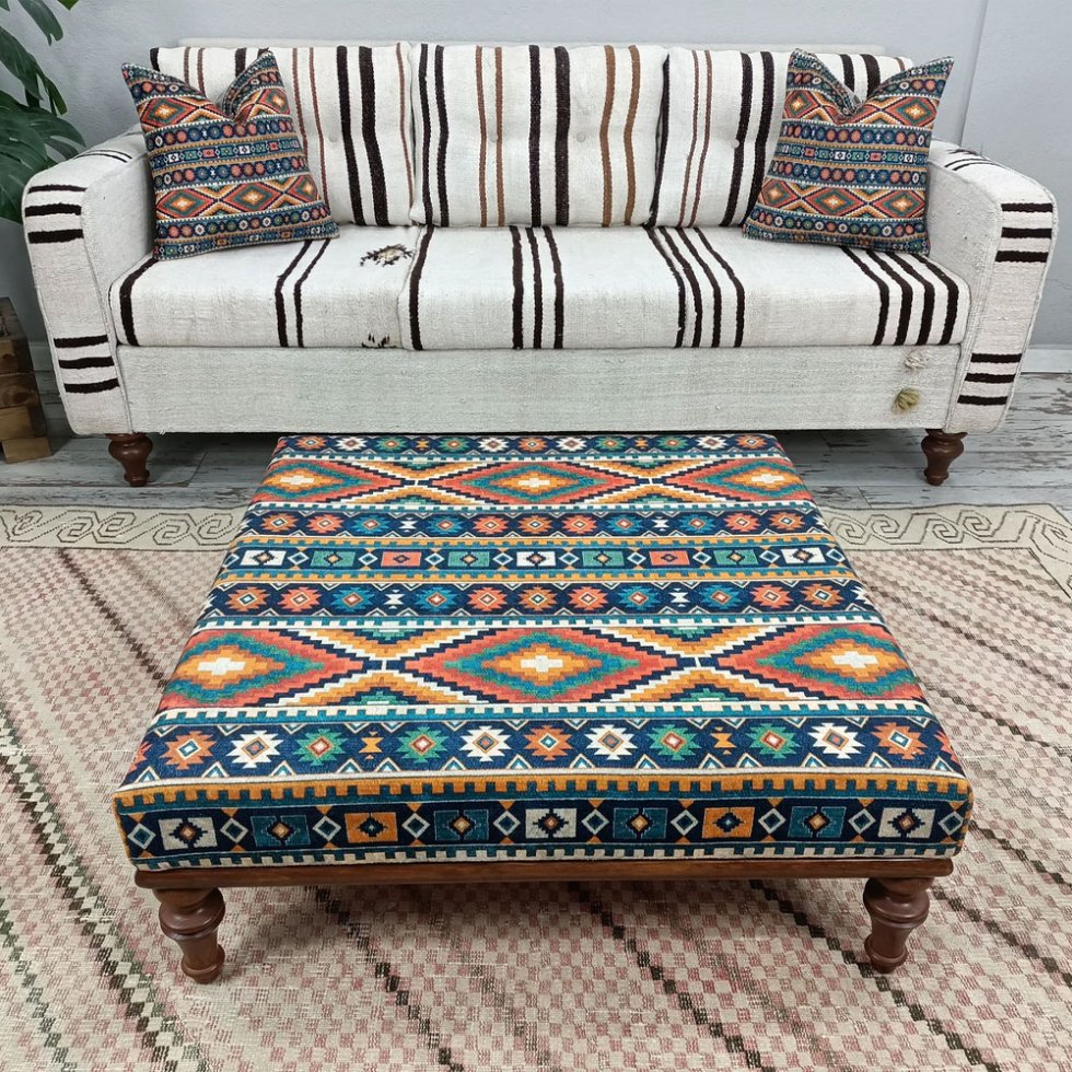 Table basse ottomane en kilim turc vert