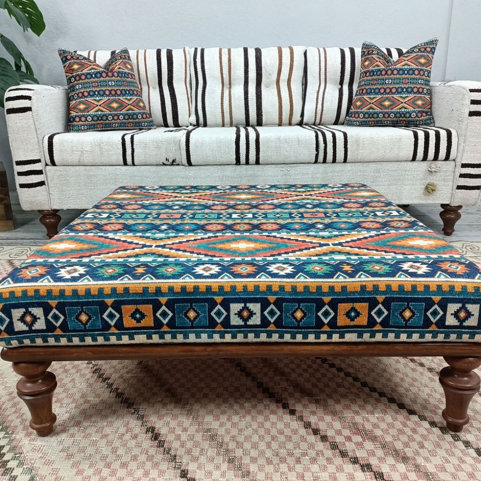 Table basse ottomane en kilim turc vert
