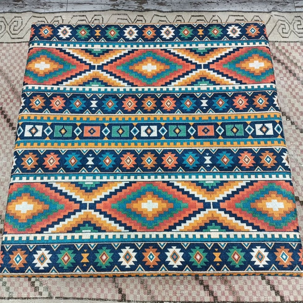 Table basse ottomane en kilim turc vert