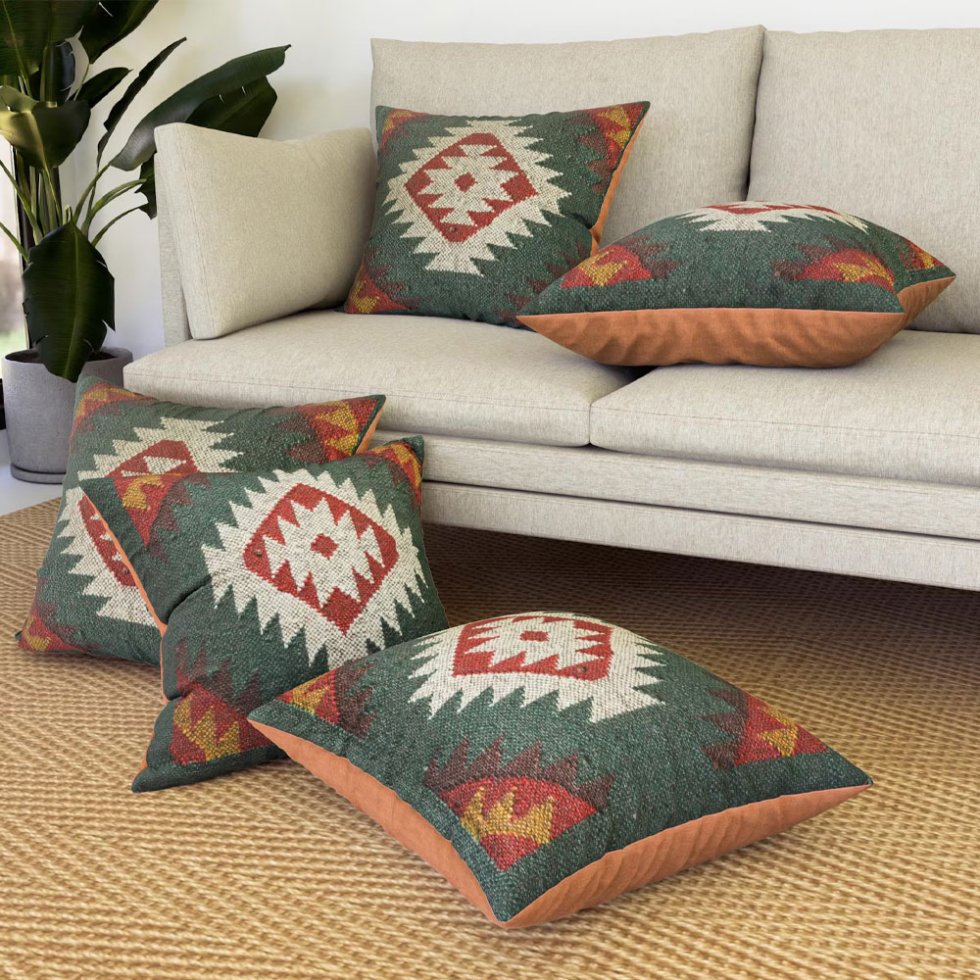 Coussins kilim ornés verts