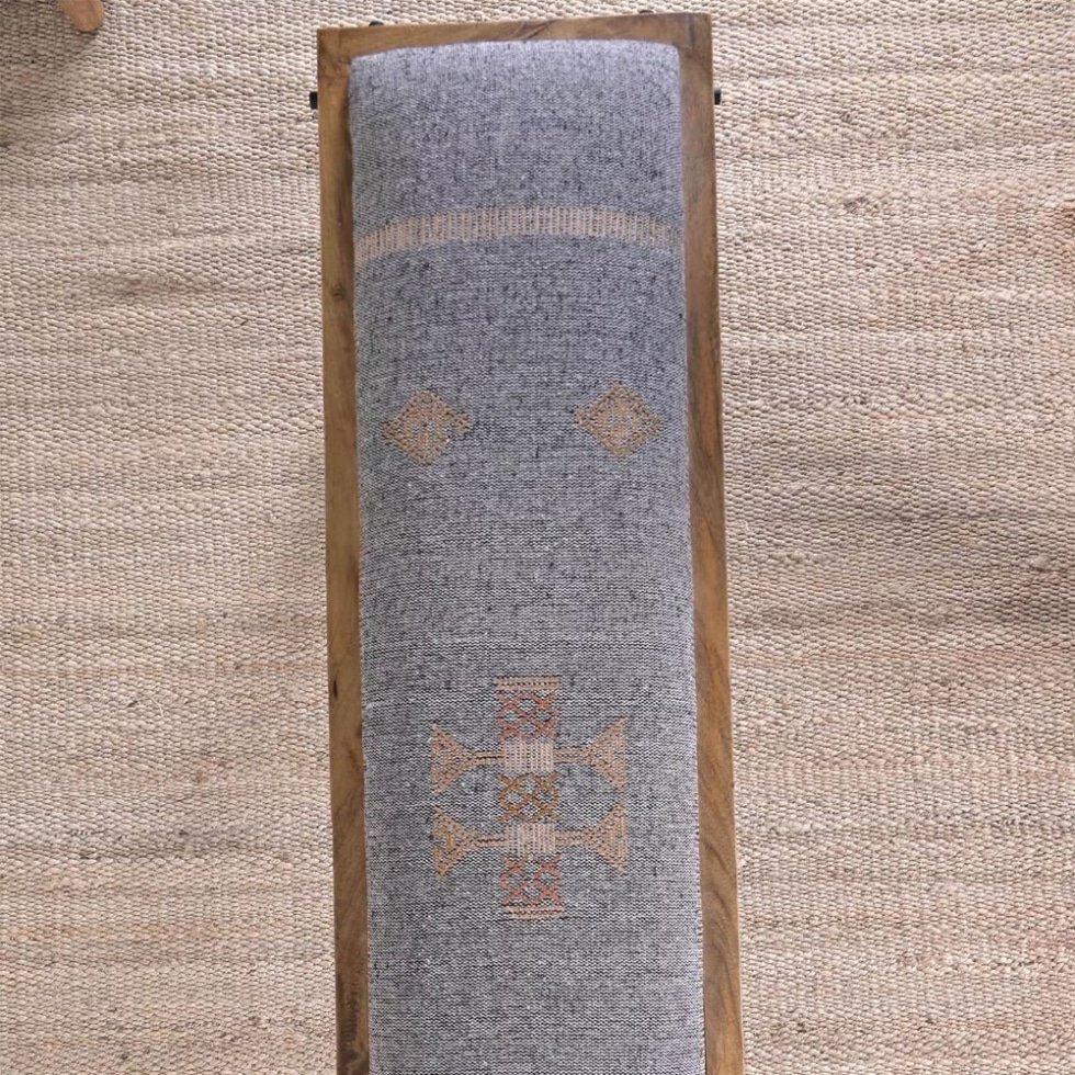 Banc ottoman en kilim gris