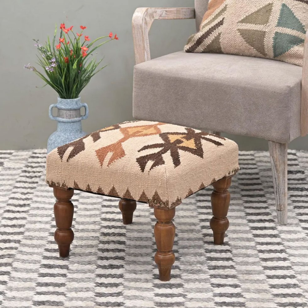 Pouf ottoman en kilim tribal ivoire