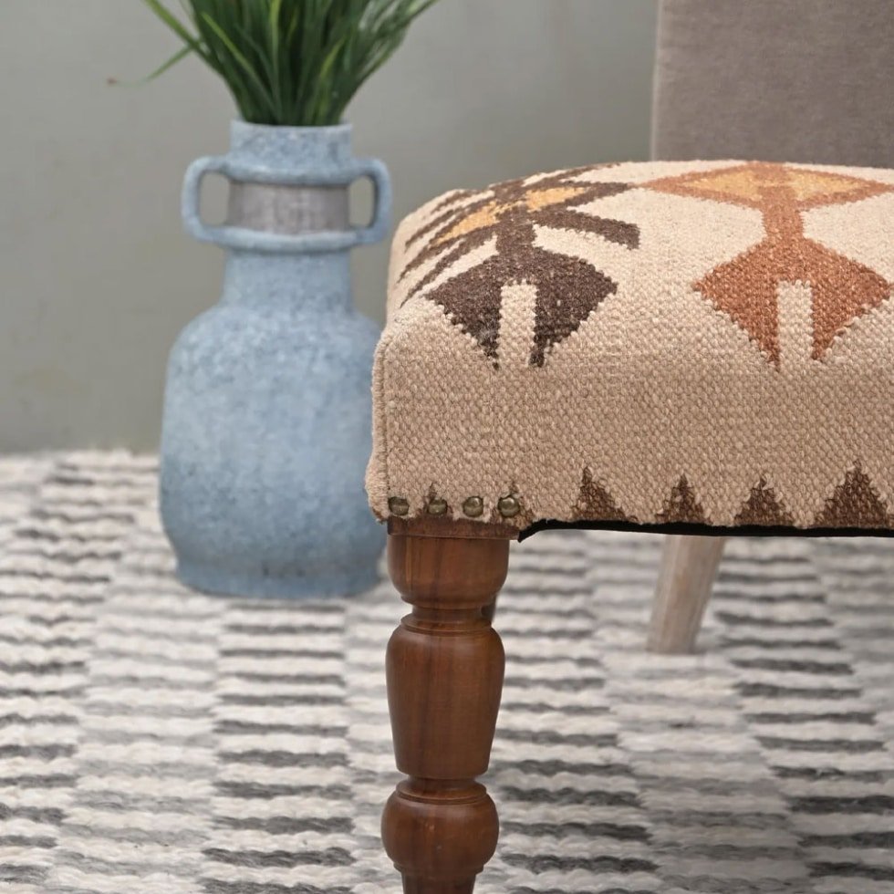 Pouf ottoman en kilim tribal ivoire