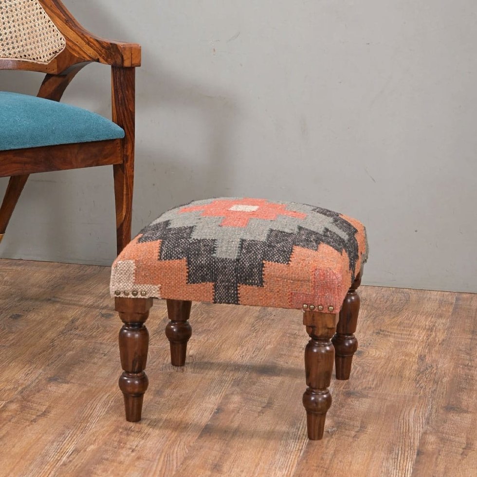Tabouret kilim géométrique multicolore ottoman