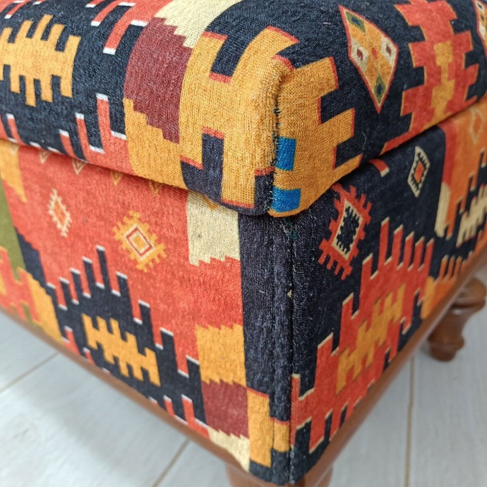 Table basse ottomane en kilim turc orange avec rangement