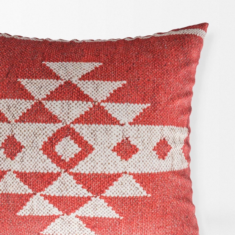 Coussins kilim ornés rouges