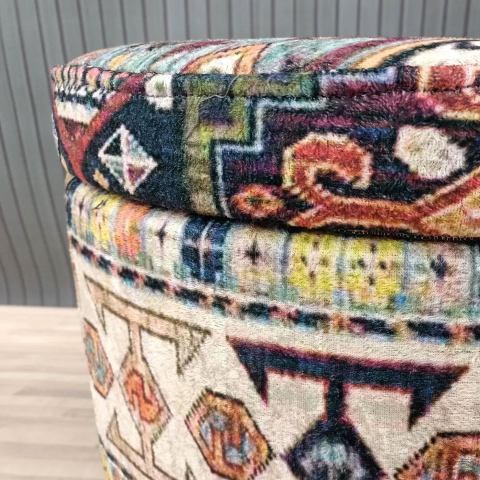 Ottoman rond en kilim turc avec rangement