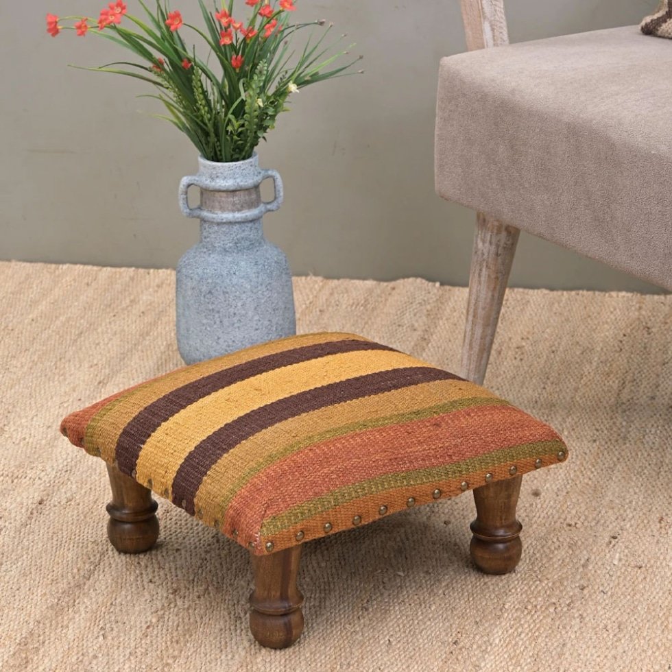 Petit pouf kilim rayé ottoman