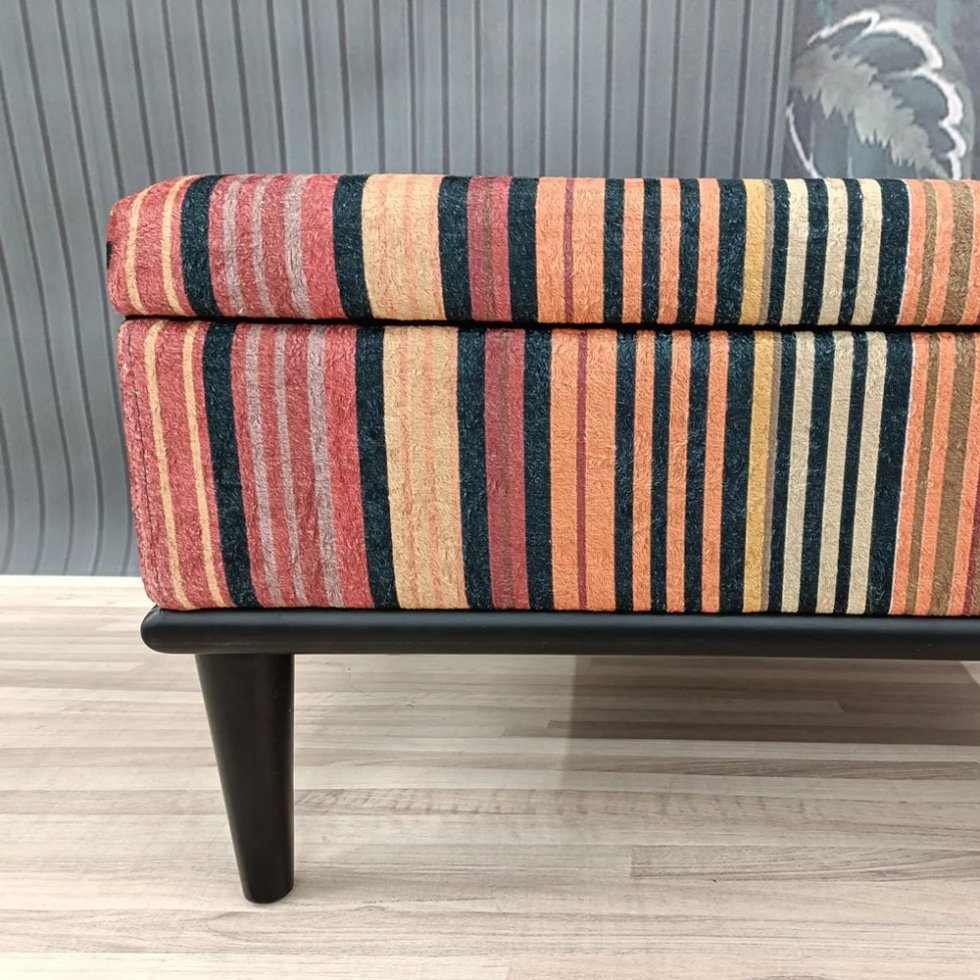 Table basse ottomane en kilim turc rayé avec rangement