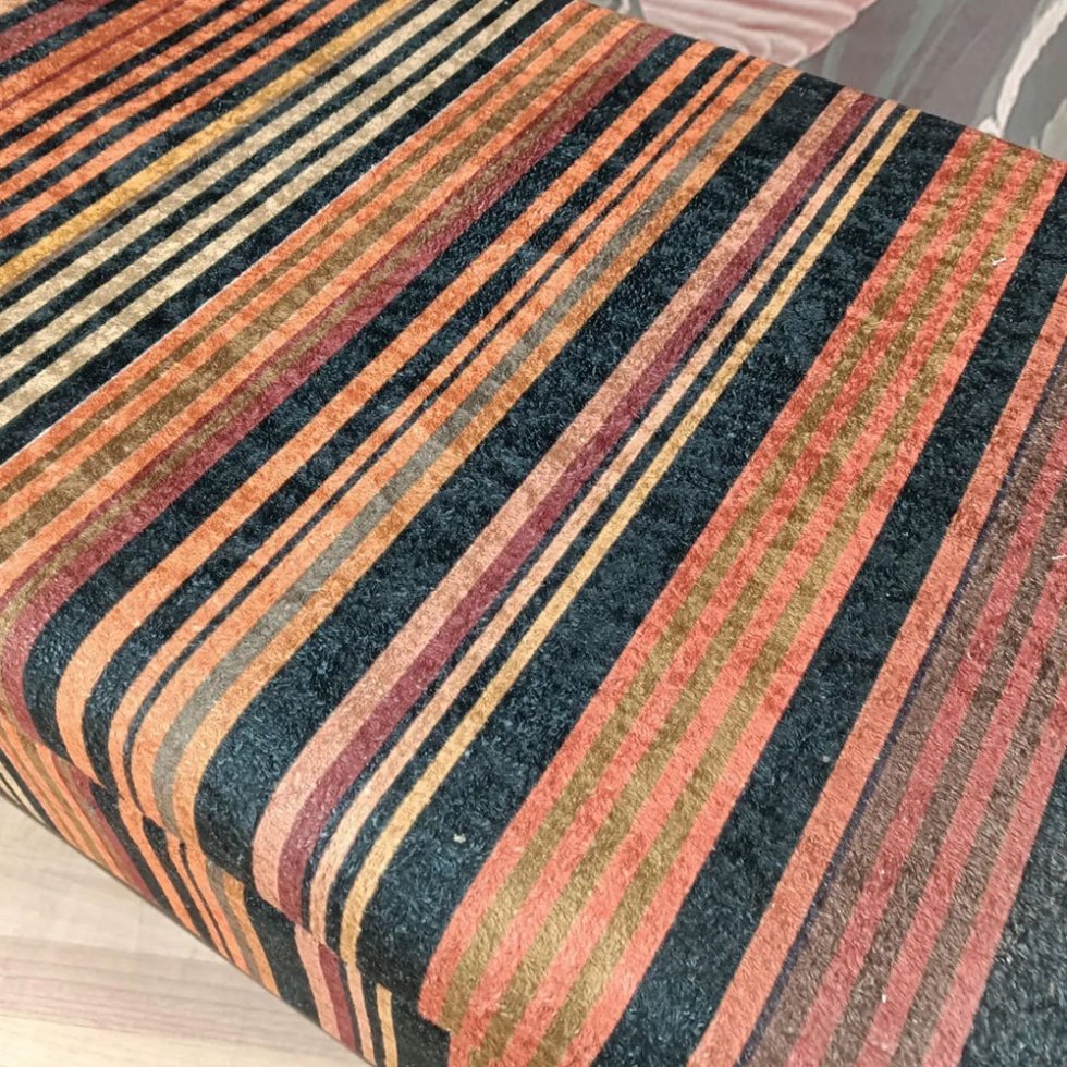 Table basse ottomane en kilim turc rayé avec rangement